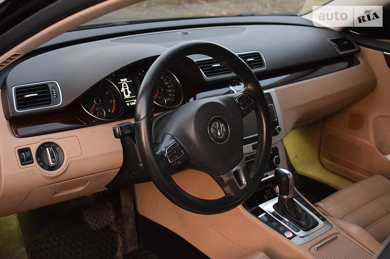 Універсал Volkswagen Passat 2011 в Києві