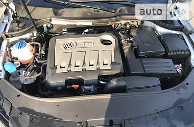 Універсал Volkswagen Passat 2012 в 