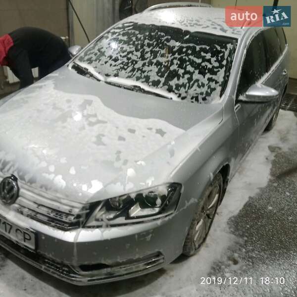 Універсал Volkswagen Passat 2012 в Коростишеві
