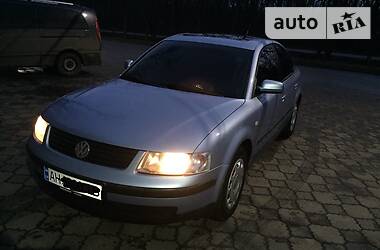 Седан Volkswagen Passat 1998 в Волновахе