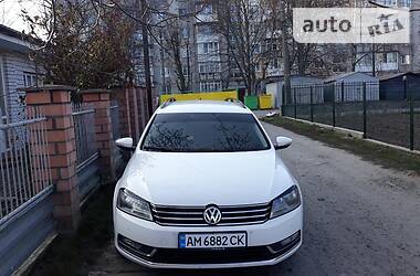 Універсал Volkswagen Passat 2011 в Житомирі