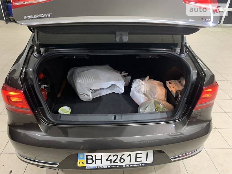 Седан Volkswagen Passat 2012 в Одесі