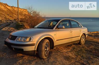 Седан Volkswagen Passat 2000 в 