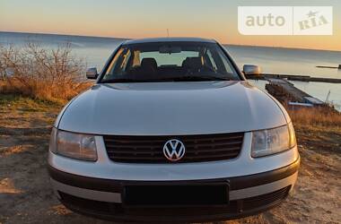 Седан Volkswagen Passat 2000 в 