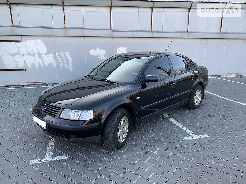 Седан Volkswagen Passat 1999 в Одесі