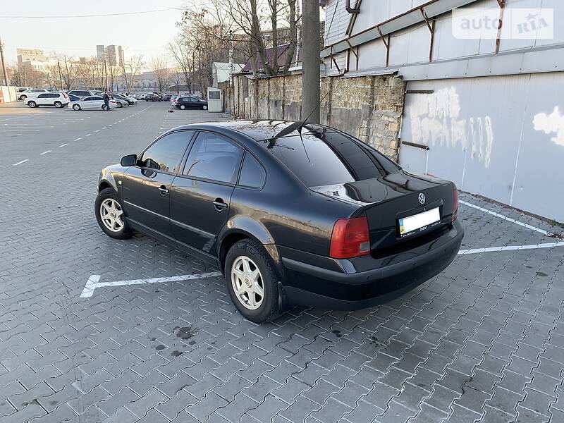 Седан Volkswagen Passat 1999 в Одесі