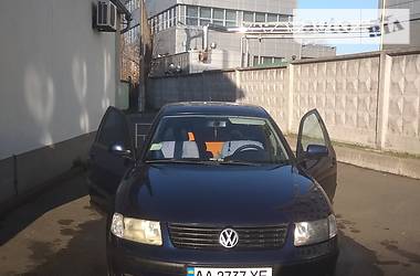 Седан Volkswagen Passat 2000 в Киеве