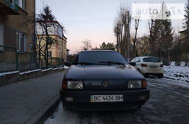 Седан Volkswagen Passat 1993 в Львове