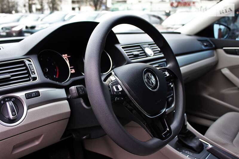 Седан Volkswagen Passat 2017 в Одесі