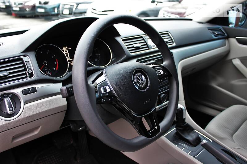 Седан Volkswagen Passat 2017 в Одесі
