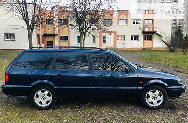 Універсал Volkswagen Passat 1994 в 