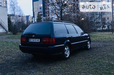 Універсал Volkswagen Passat 1994 в 