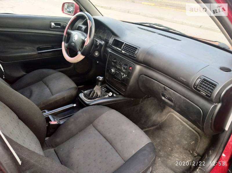 Универсал Volkswagen Passat 2000 в Коростене