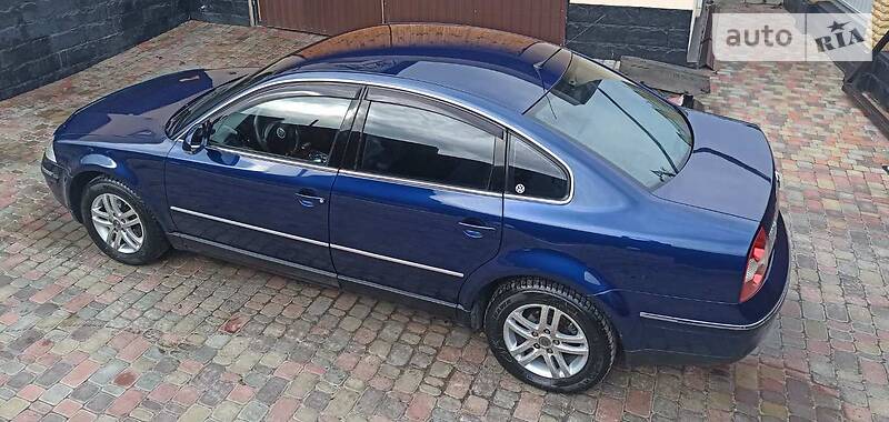 Седан Volkswagen Passat 2004 в 