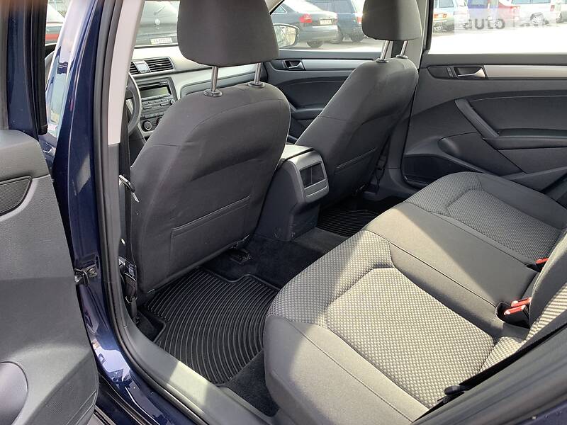 Седан Volkswagen Passat 2013 в Києві