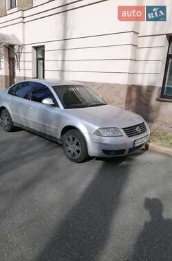 Седан Volkswagen Passat 2004 в Києві