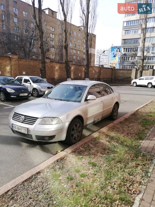 Седан Volkswagen Passat 2004 в Києві