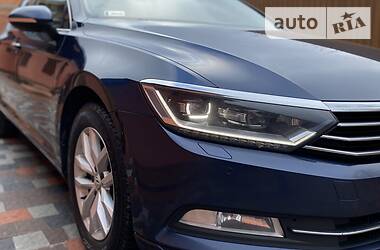 Седан Volkswagen Passat 2015 в 