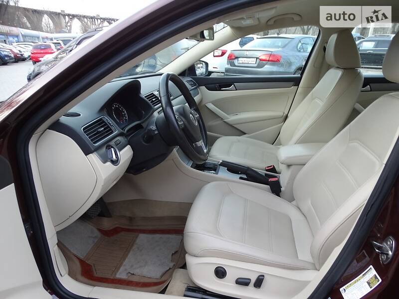 Седан Volkswagen Passat 2013 в Дніпрі