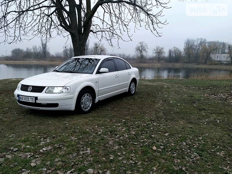 Седан Volkswagen Passat 2000 в 