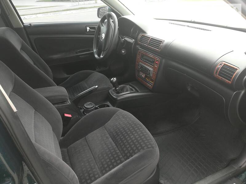 Седан Volkswagen Passat 2002 в Дніпрі