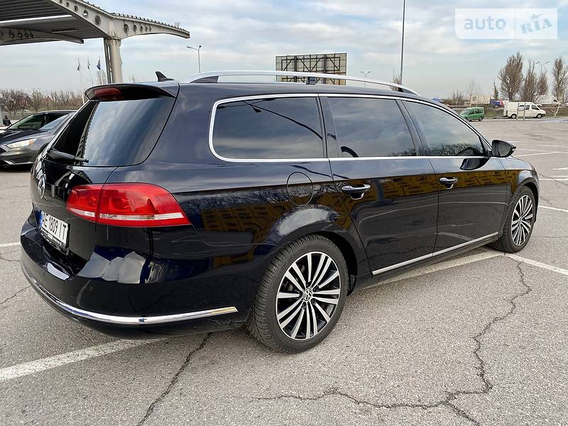 Універсал Volkswagen Passat 2012 в Дніпрі