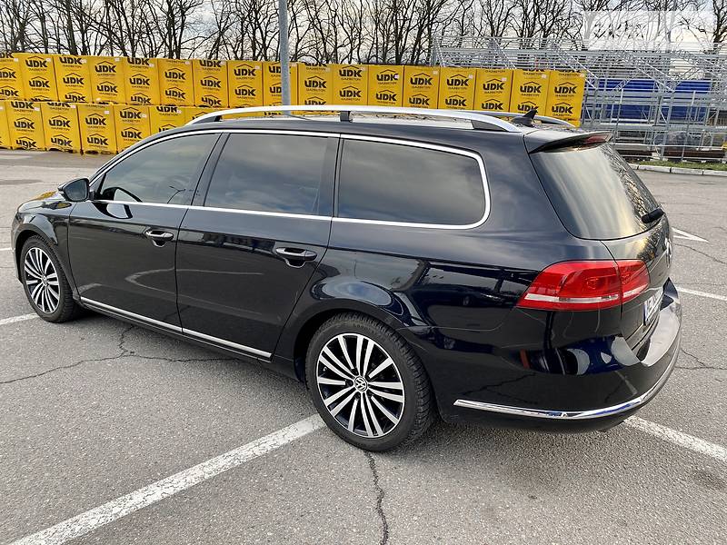 Універсал Volkswagen Passat 2012 в Дніпрі