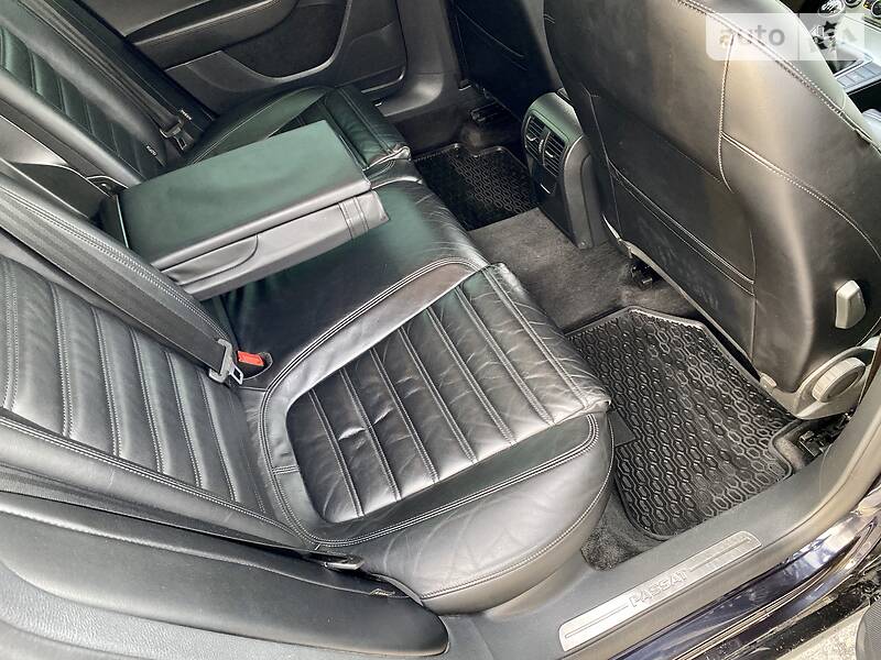 Універсал Volkswagen Passat 2012 в Дніпрі