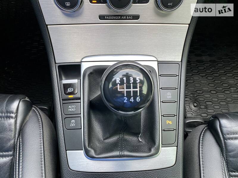 Універсал Volkswagen Passat 2012 в Дніпрі