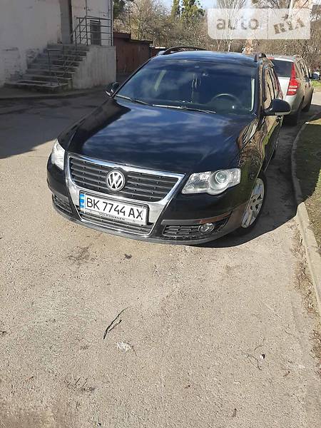 Универсал Volkswagen Passat 2010 в Ровно