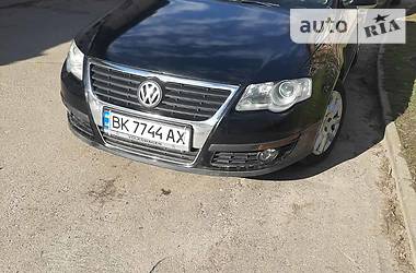 Универсал Volkswagen Passat 2010 в Ровно