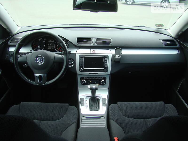 Універсал Volkswagen Passat 2010 в Луцьку