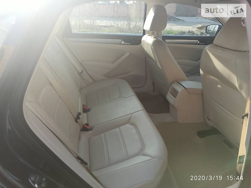 Седан Volkswagen Passat 2013 в Харкові