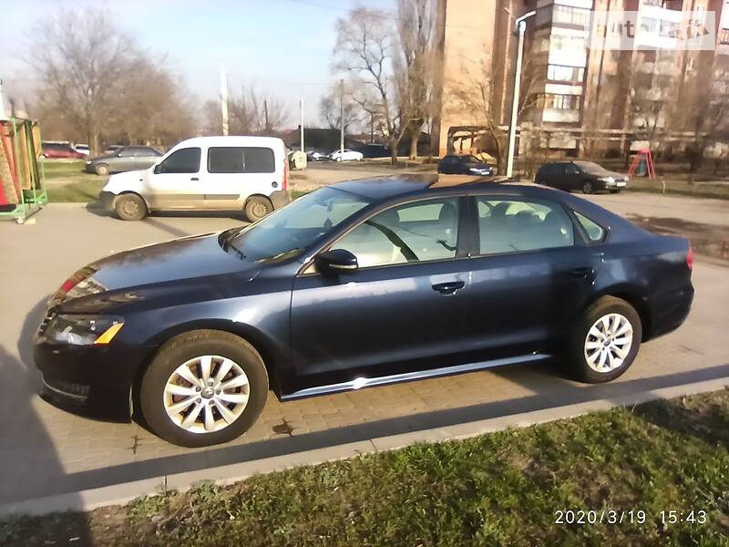 Седан Volkswagen Passat 2013 в Харкові