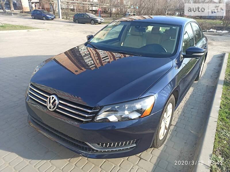 Седан Volkswagen Passat 2013 в Харкові