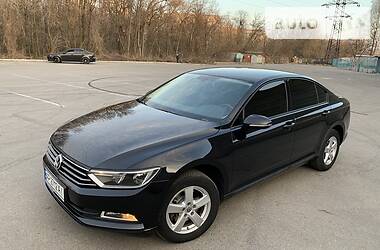 Седан Volkswagen Passat 2015 в 