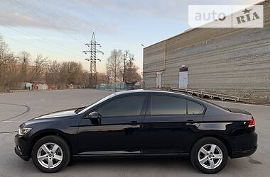Седан Volkswagen Passat 2015 в 