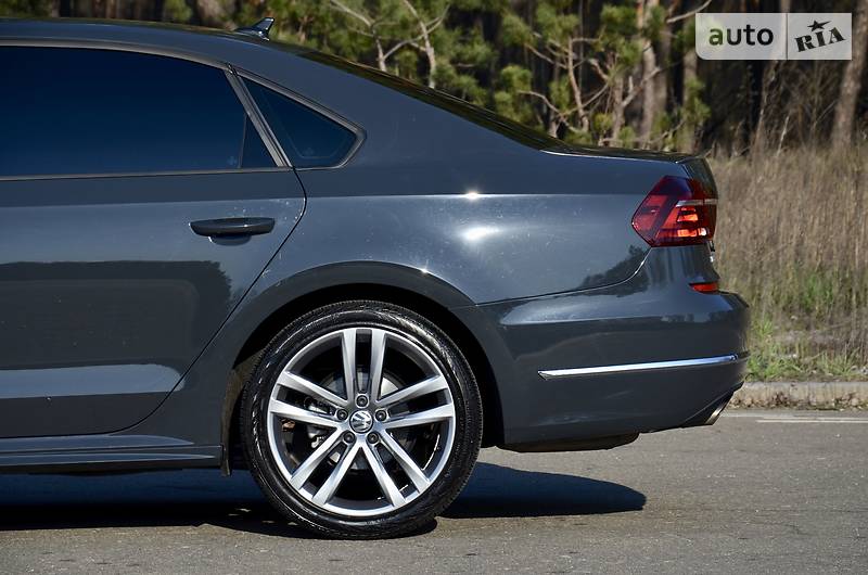Седан Volkswagen Passat 2018 в Києві