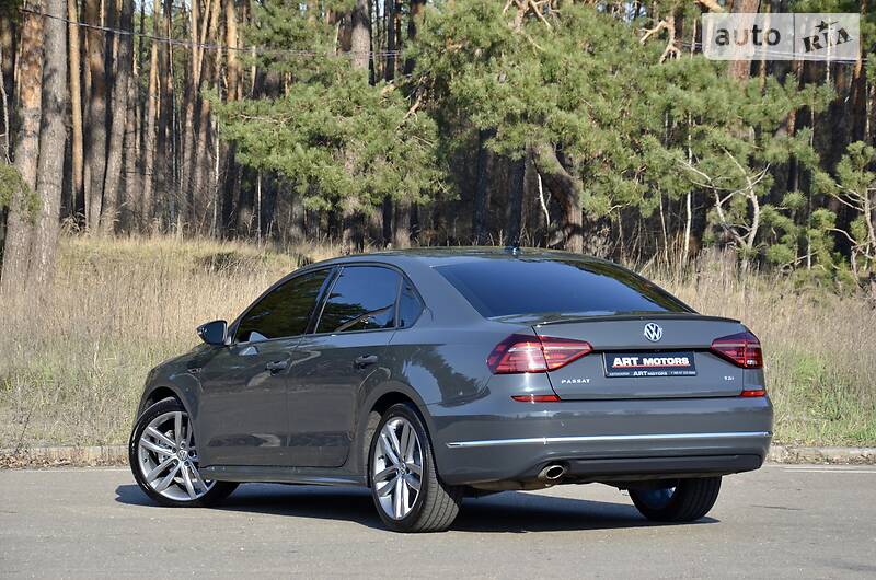 Седан Volkswagen Passat 2018 в Києві