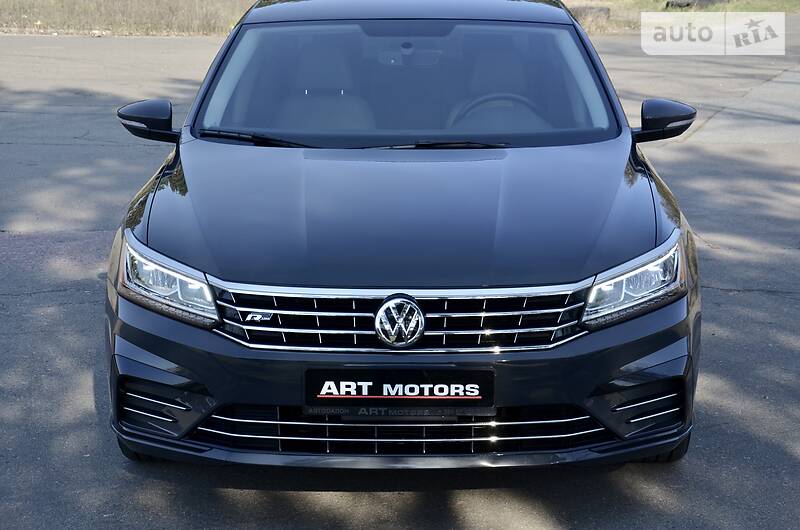 Седан Volkswagen Passat 2018 в Києві