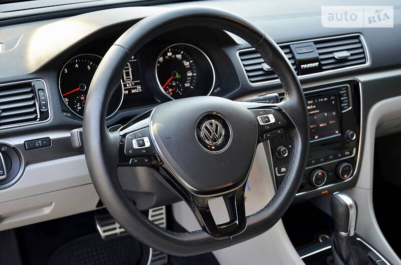 Седан Volkswagen Passat 2018 в Києві