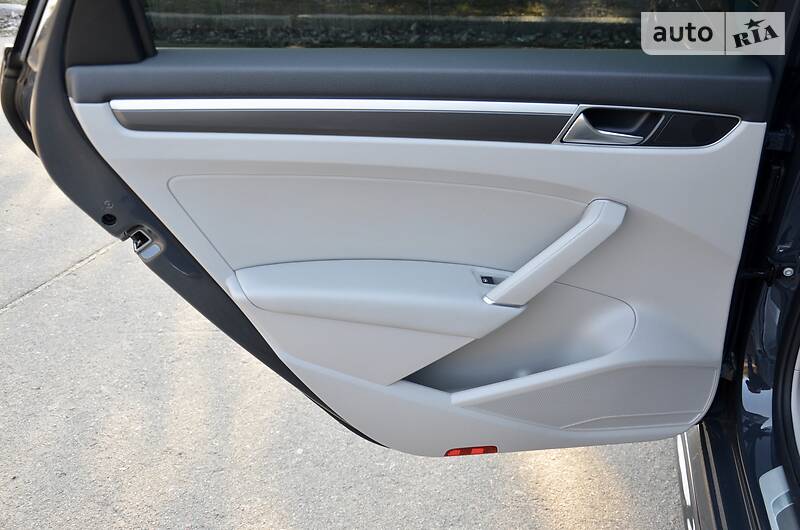 Седан Volkswagen Passat 2018 в Києві