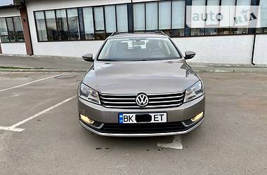 Універсал Volkswagen Passat 2012 в 