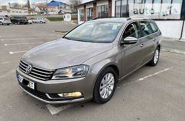 Універсал Volkswagen Passat 2012 в 