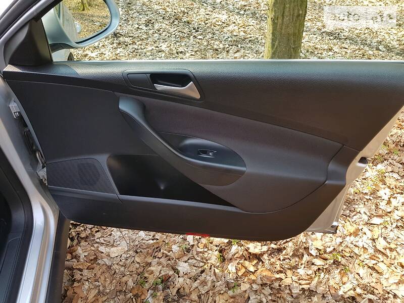 Універсал Volkswagen Passat 2010 в Самборі