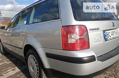 Універсал Volkswagen Passat 2000 в 