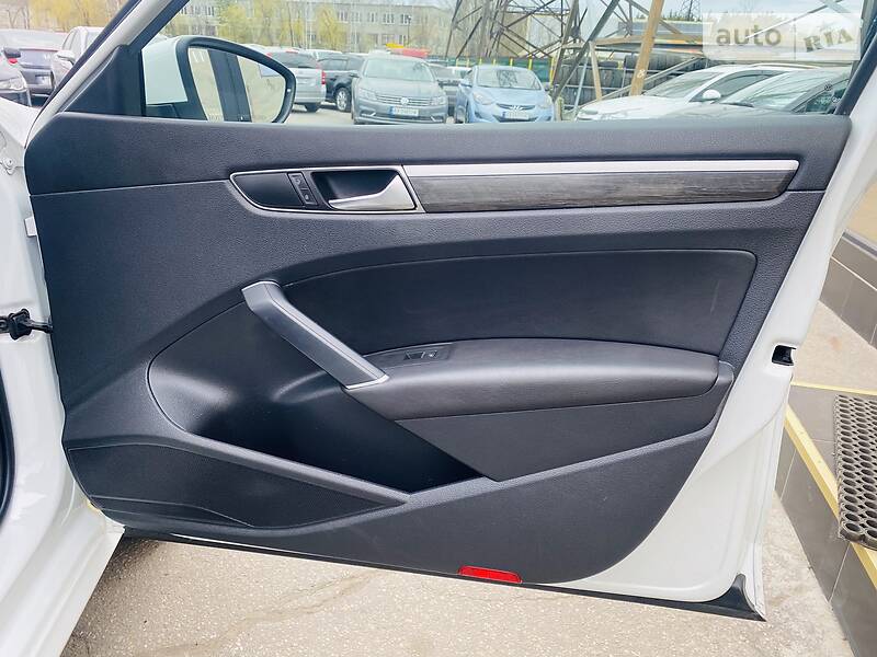 Седан Volkswagen Passat 2017 в Харкові