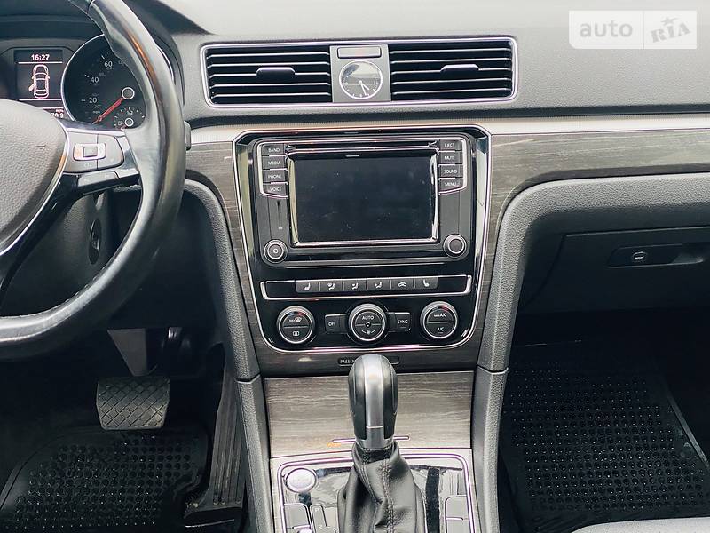 Седан Volkswagen Passat 2017 в Харкові