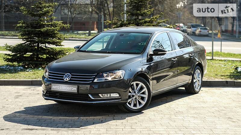 Седан Volkswagen Passat 2011 в Львове