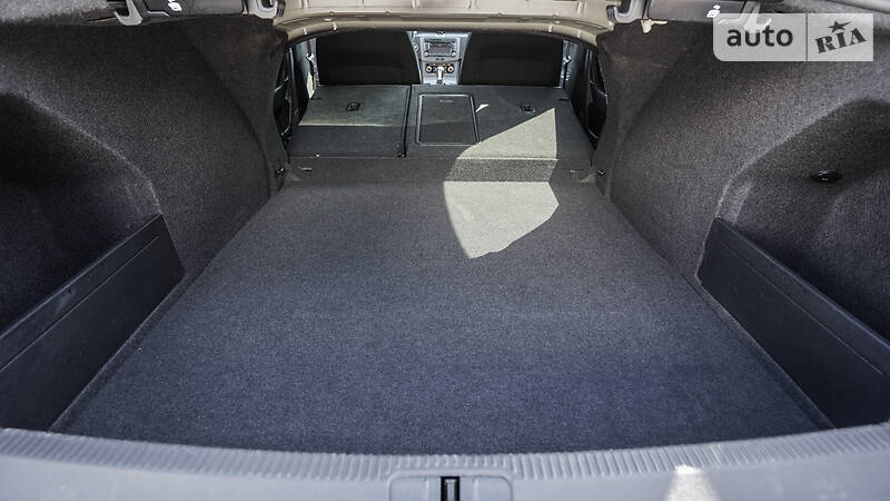 Седан Volkswagen Passat 2011 в Львове